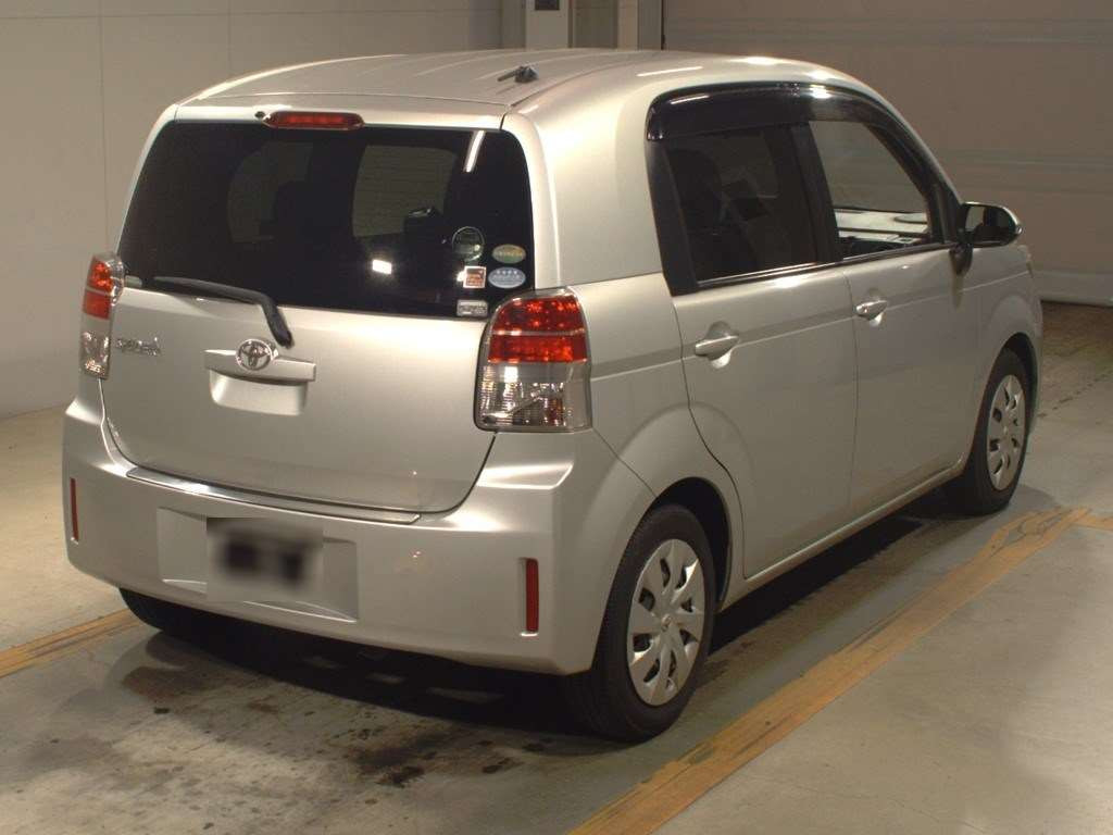 2015 Toyota Spade NSP141[1]