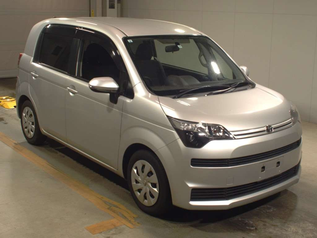 2015 Toyota Spade NSP141[2]