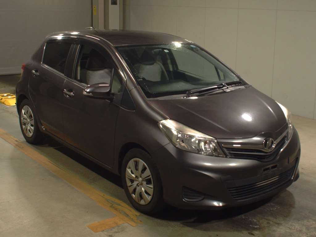 2011 Toyota Vitz NSP130[2]