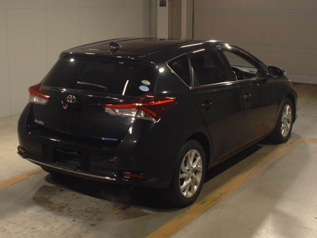 2016 Toyota Auris NZE181H[1]