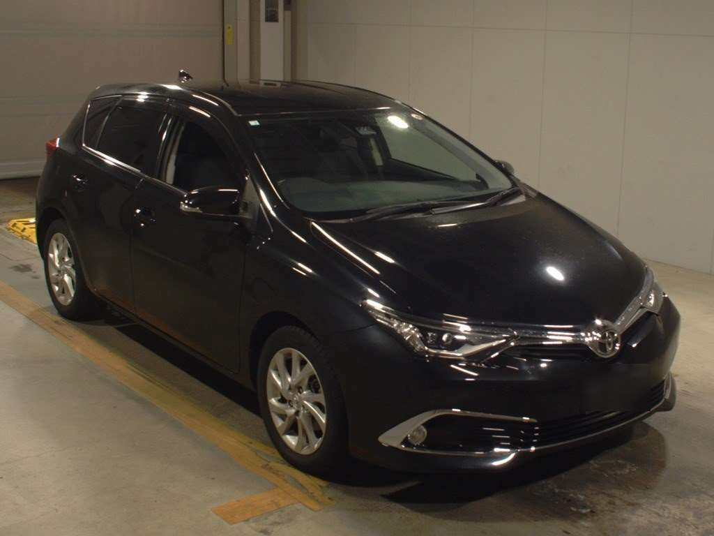 2016 Toyota Auris NZE181H[2]