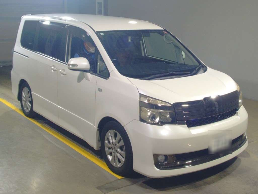 2010 Toyota Voxy ZRR70W[2]