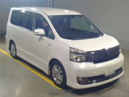 2010 Toyota Voxy