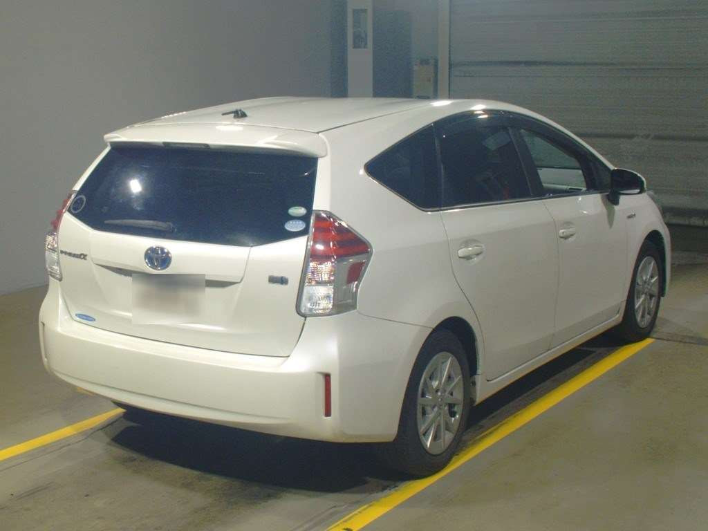 2017 Toyota Prius alpha ZVW41W[1]