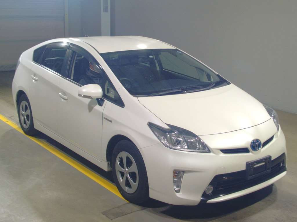 2013 Toyota Prius ZVW30[2]