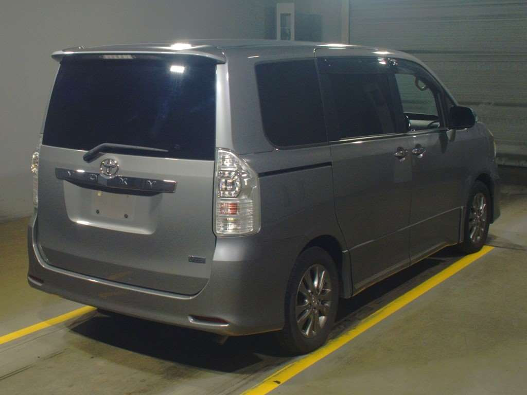 2012 Toyota Voxy ZRR70W[1]