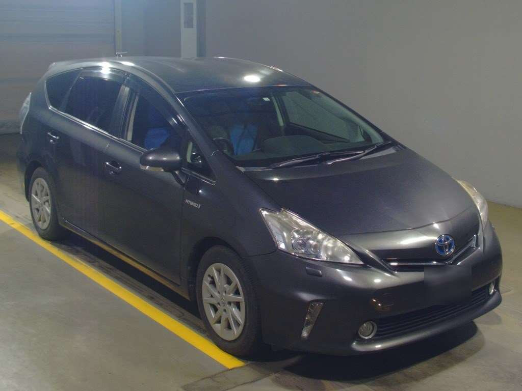 2012 Toyota Prius alpha ZVW41W[2]