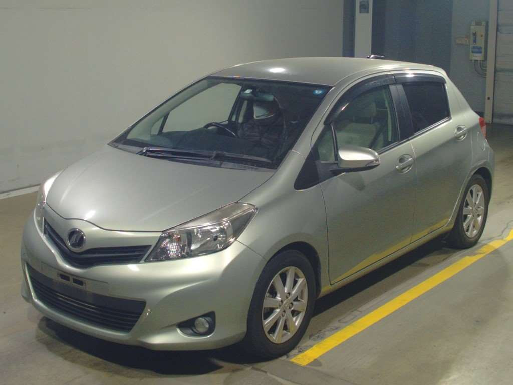 2011 Toyota Vitz NSP130[0]