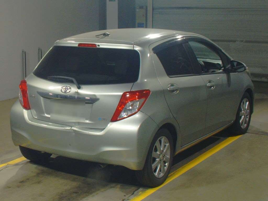 2011 Toyota Vitz NSP130[1]