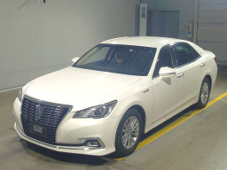 2017 Toyota Crown Hybrid