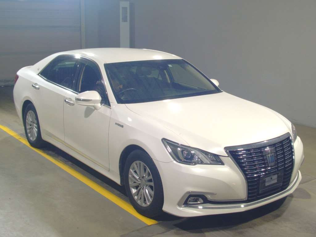 2017 Toyota Crown Hybrid AWS210[2]