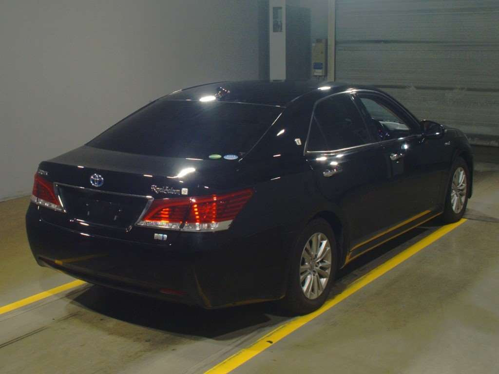 2013 Toyota Crown Hybrid AWS210[1]