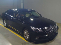 2013 Toyota Crown Hybrid