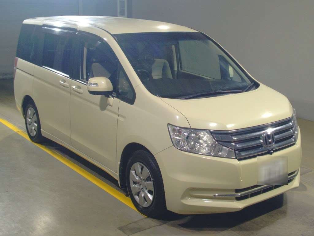 2012 Honda Step WGN RK1[2]