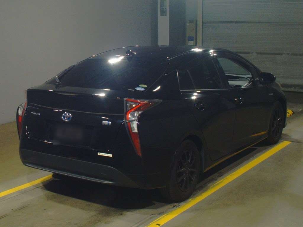 2017 Toyota Prius ZVW50[1]