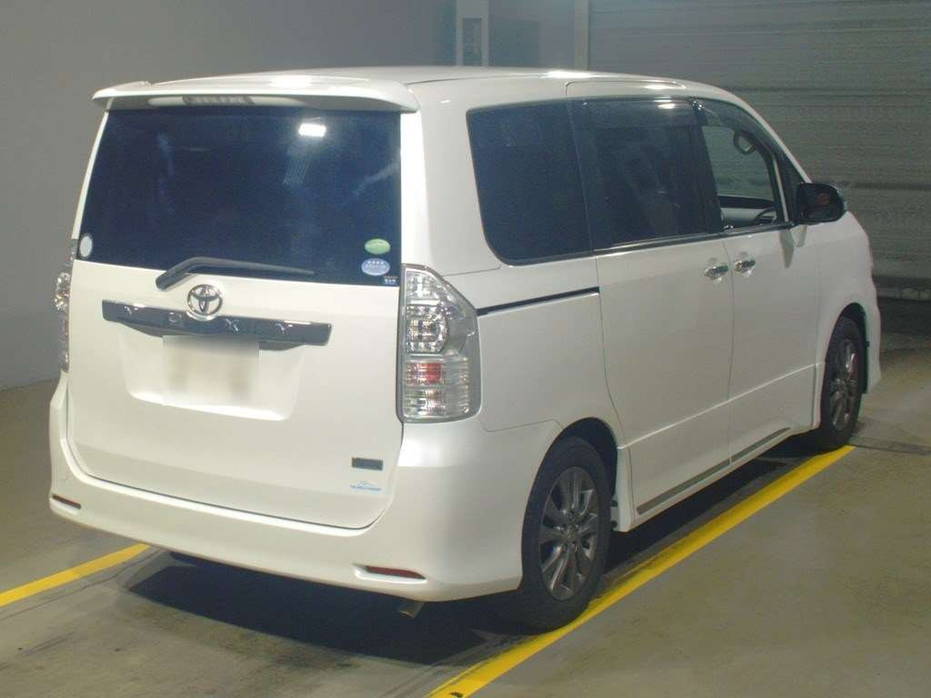 2012 Toyota Voxy ZRR70W[1]