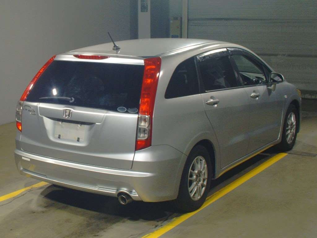 2006 Honda Stream RN6[1]