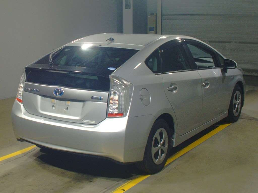 2012 Toyota Prius PHV ZVW35[1]