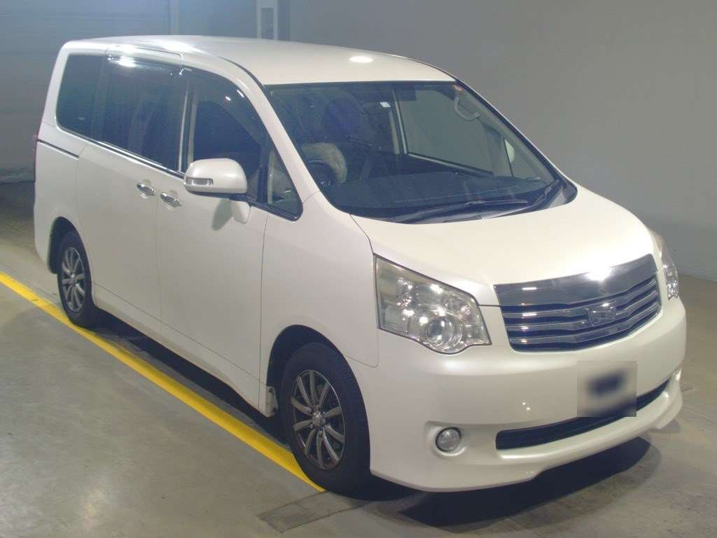 2012 Toyota Noah ZRR70G[2]