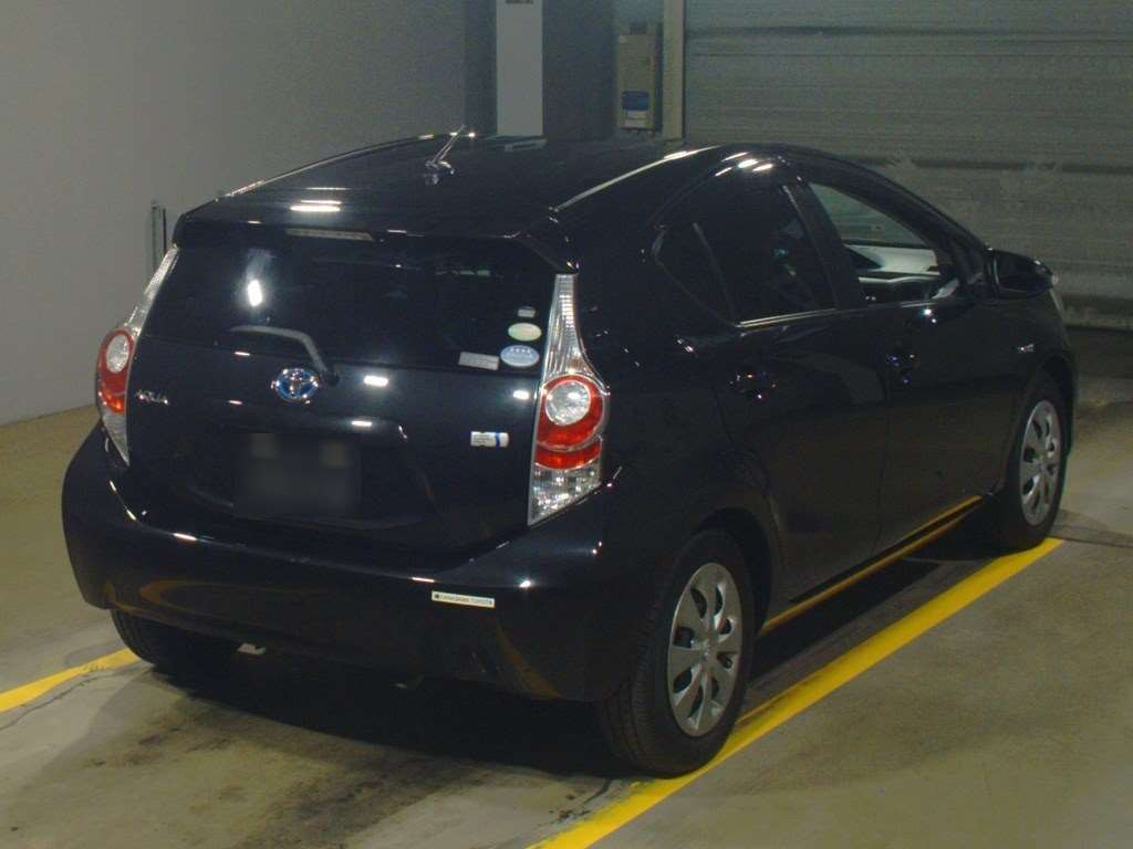 2012 Toyota Aqua NHP10[1]