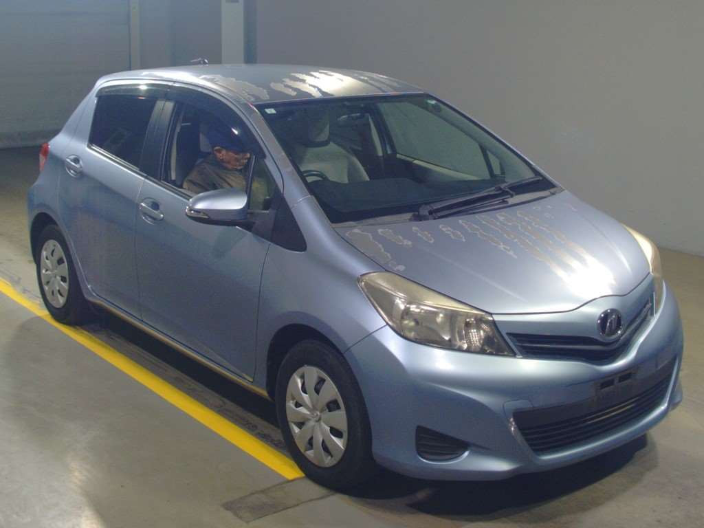 2013 Toyota Vitz NSP130[2]