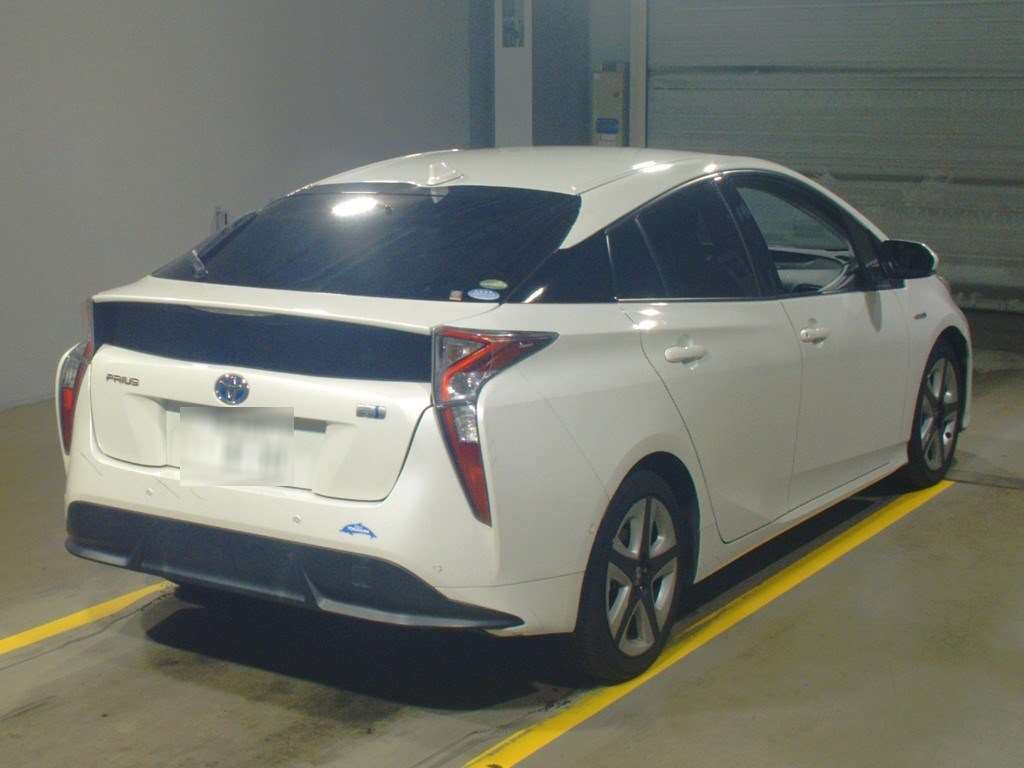 2016 Toyota Prius ZVW51[1]