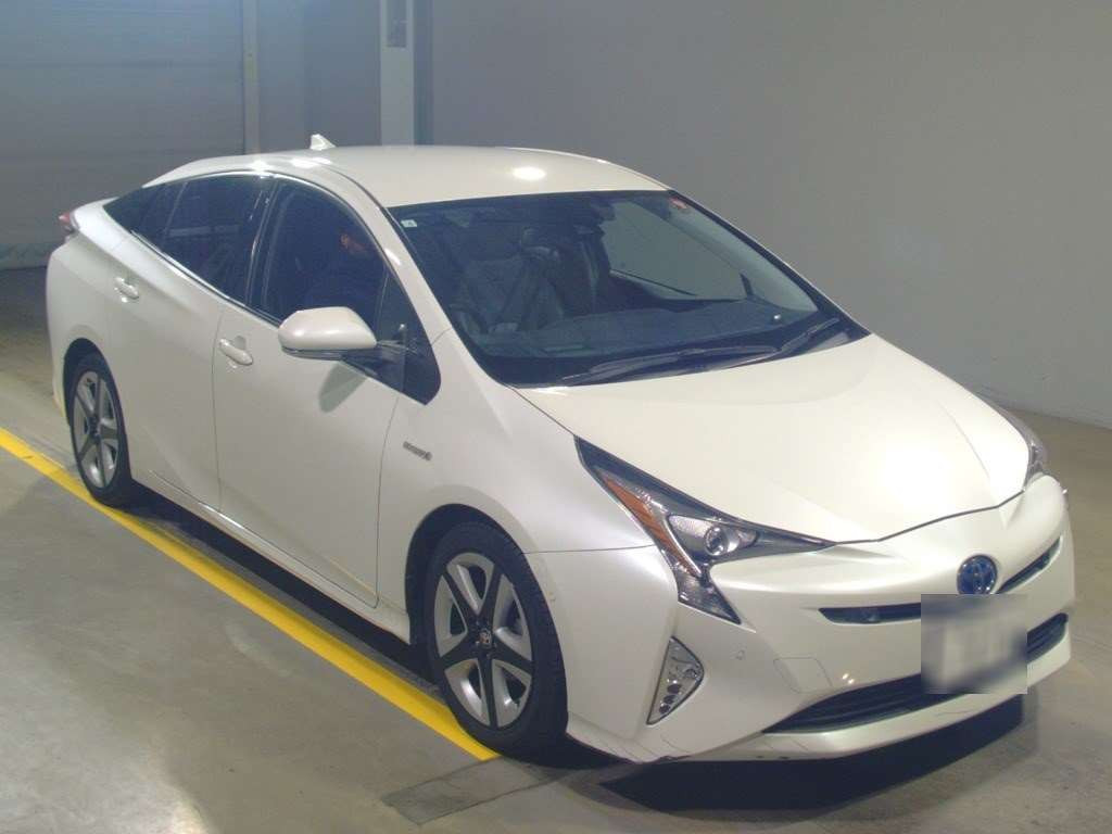 2016 Toyota Prius ZVW51[2]