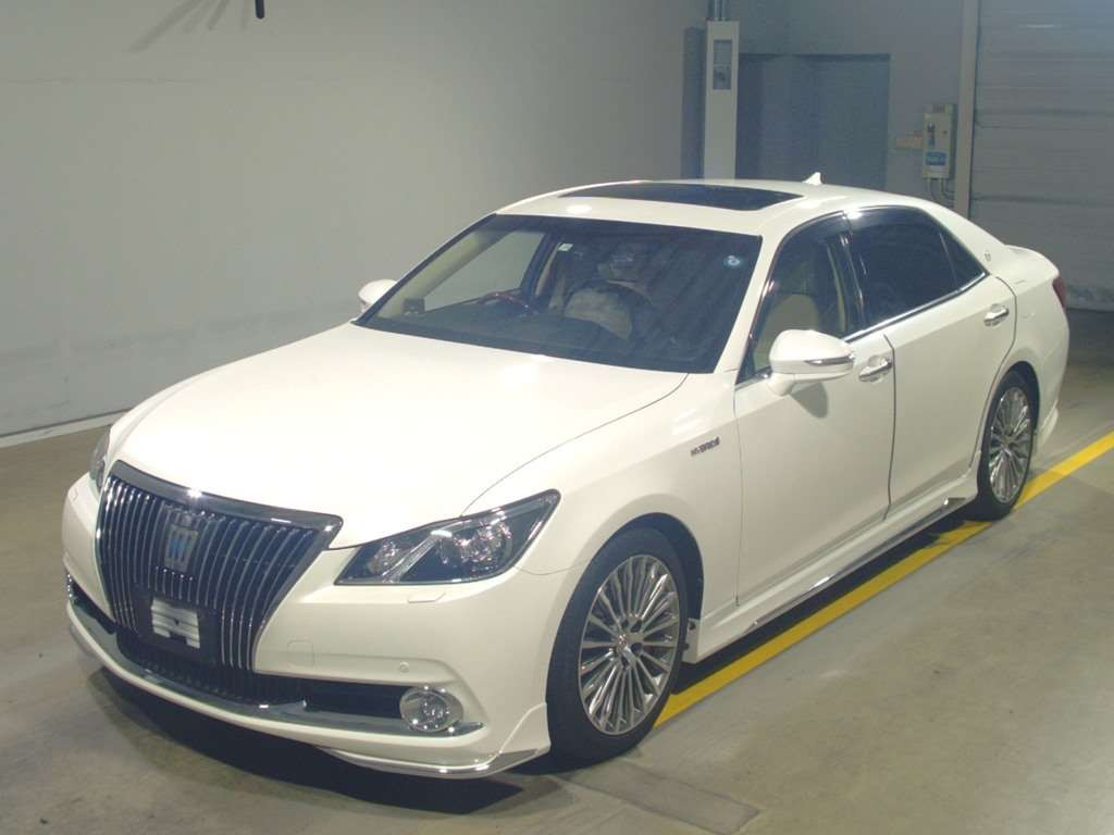 2014 Toyota Crown Majesta GWS214[0]