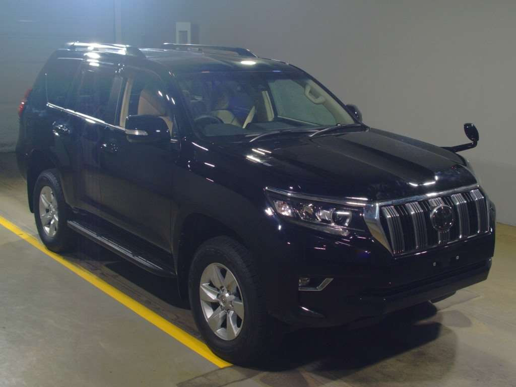 2017 Toyota Land Cruiser Prado TRJ150W[2]