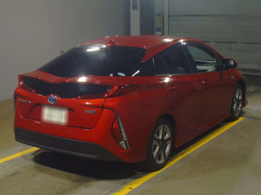 2017 Toyota Prius PHV ZVW52[1]