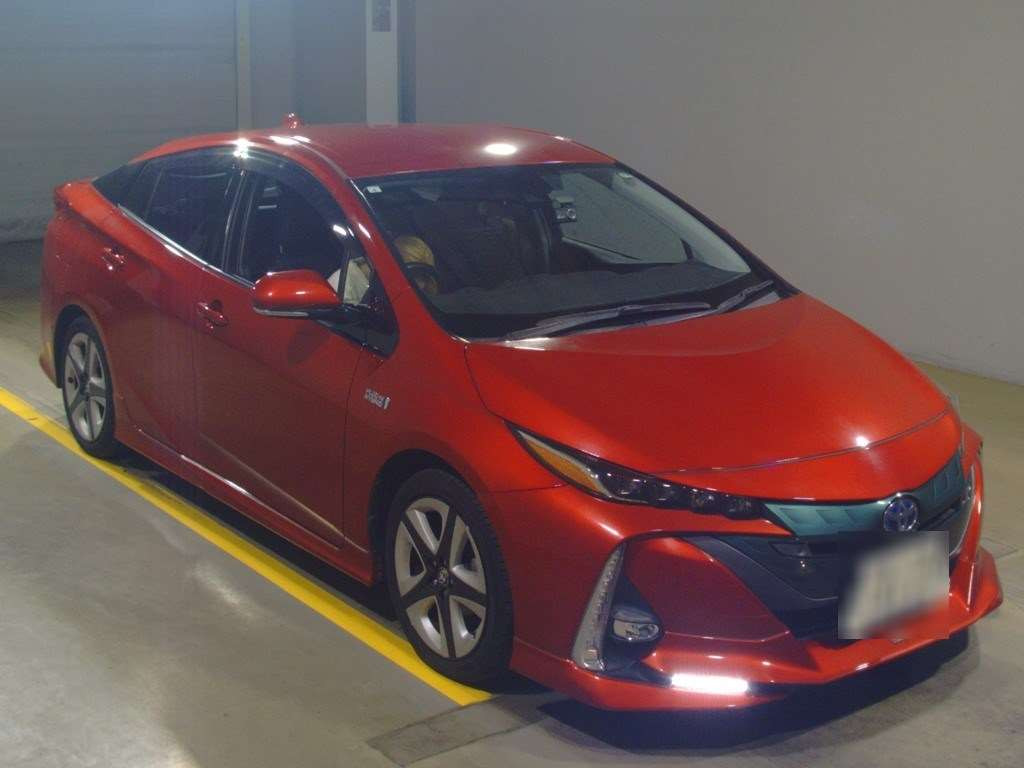 2017 Toyota Prius PHV ZVW52[2]