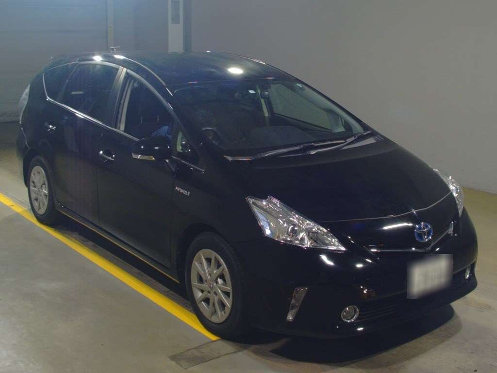 2014 Toyota Prius alpha ZVW40W[2]