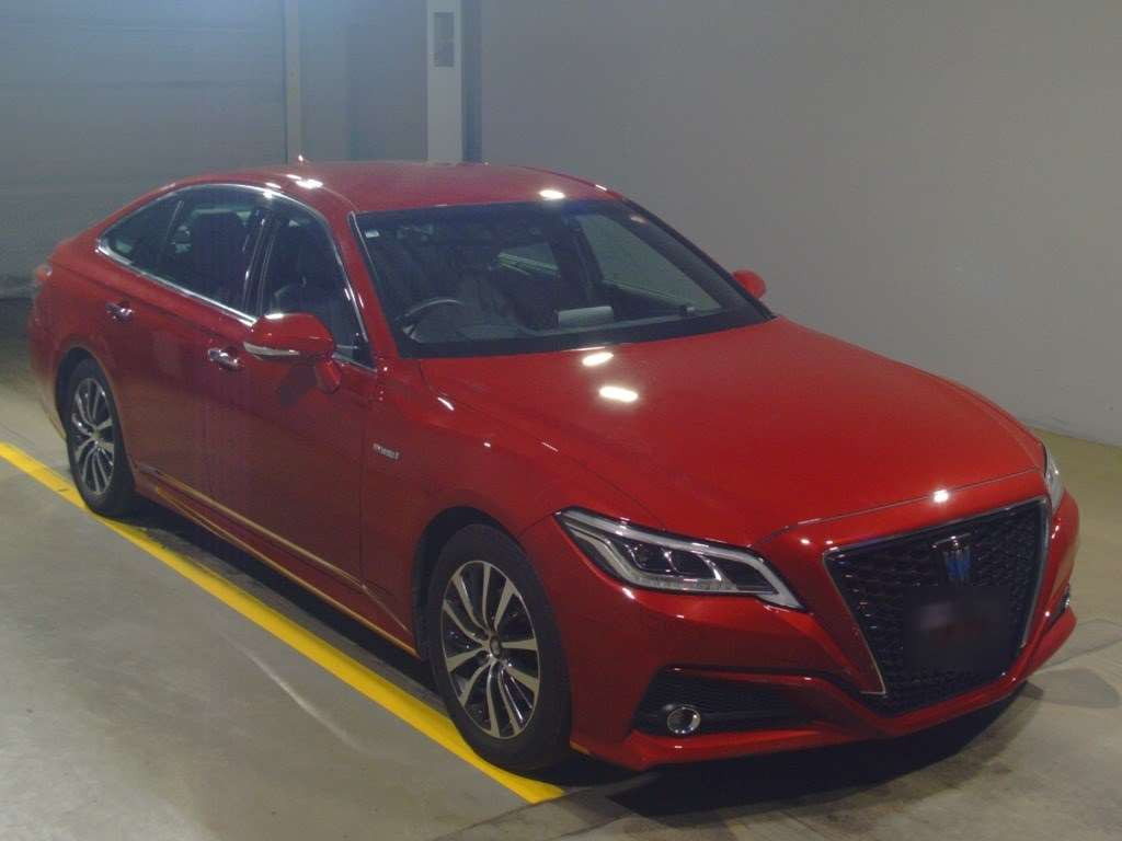 2018 Toyota Crown Hybrid AZSH20[2]