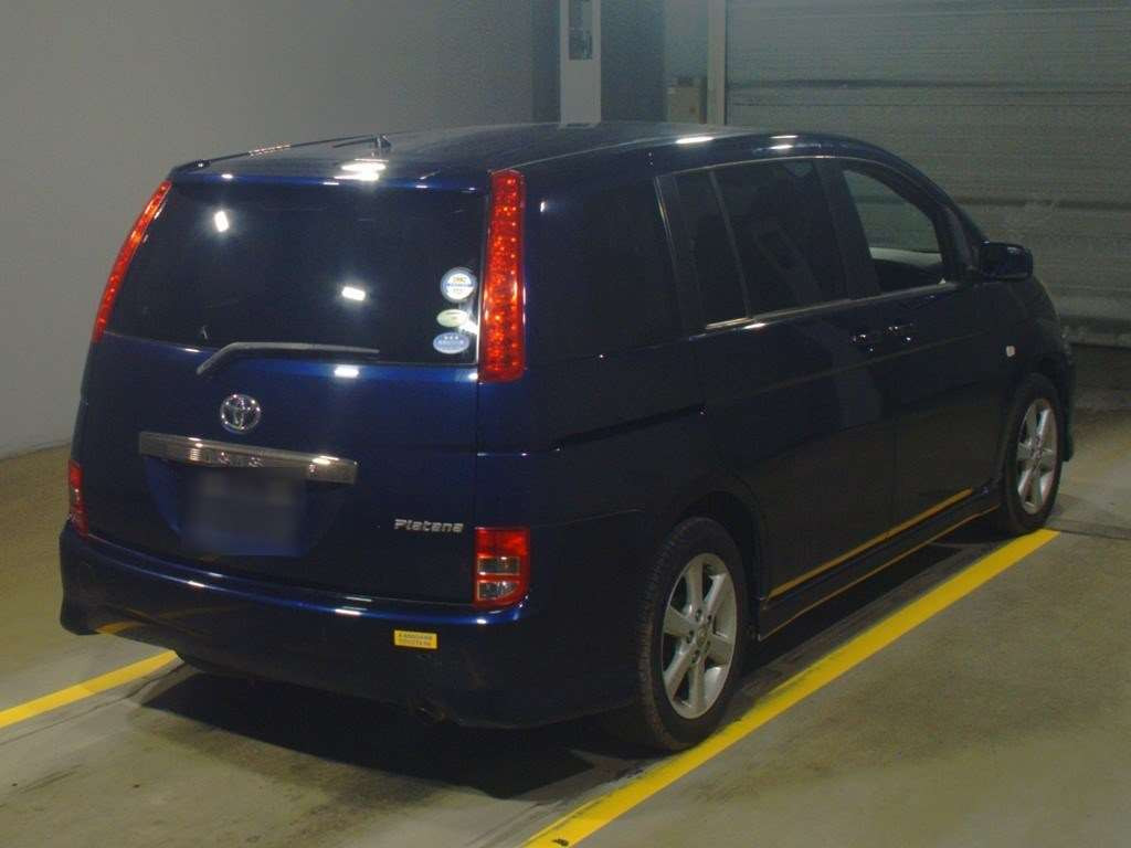 2004 Toyota Isis ANM10W[1]