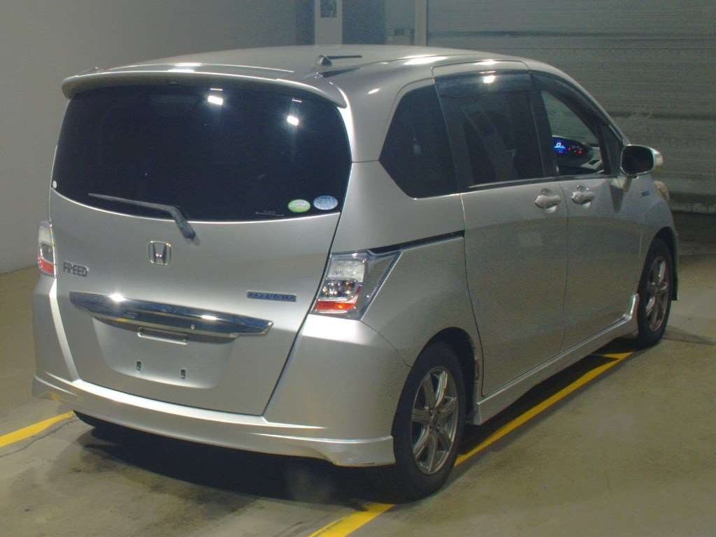 2011 Honda Freed hybrid GP3[1]