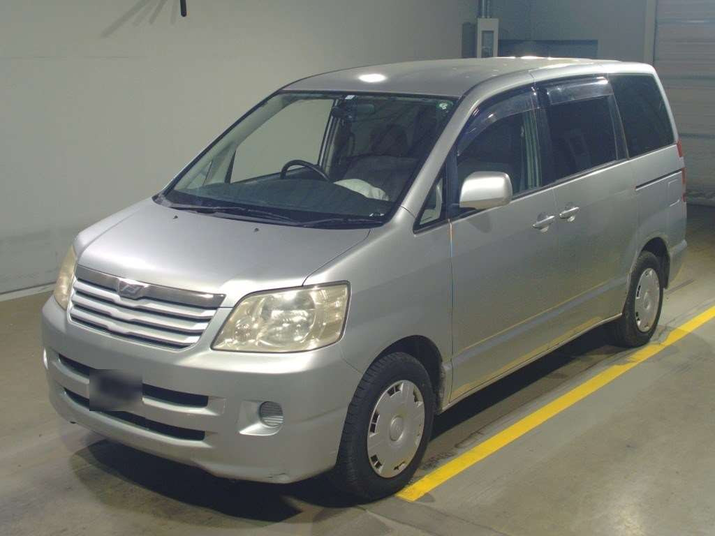 2004 Toyota Noah AZR60G[0]