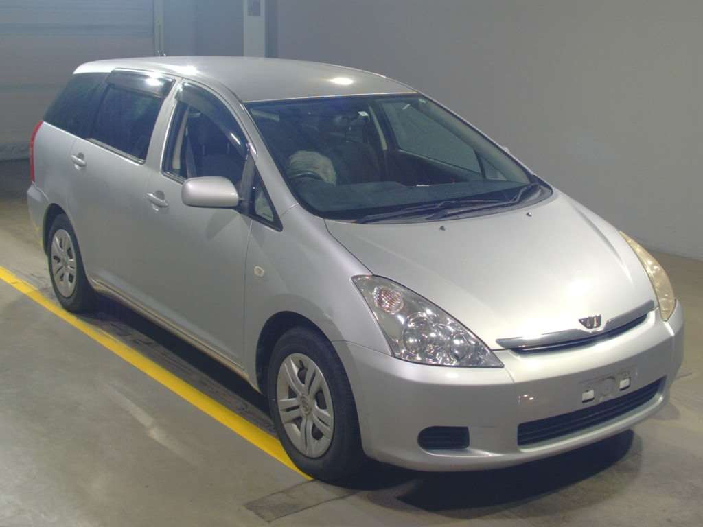 2005 Toyota Wish ZNE10G[2]