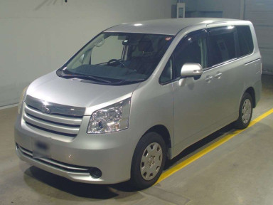 2010 Toyota Noah