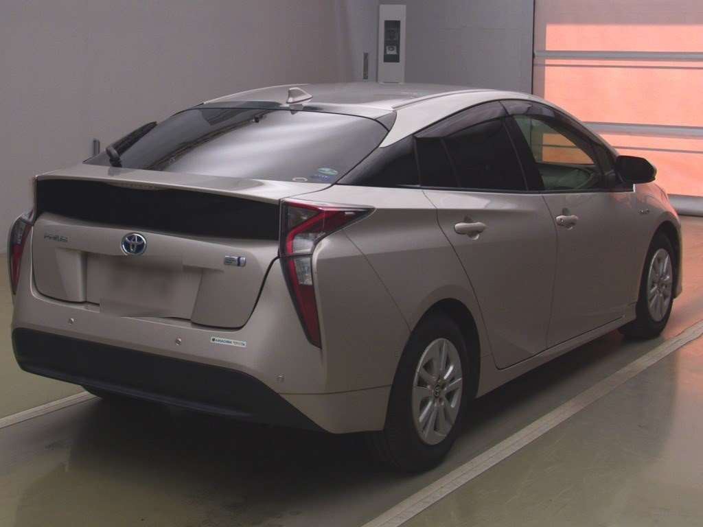 2017 Toyota Prius ZVW50[1]