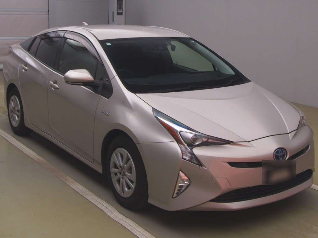 2017 Toyota Prius ZVW50[2]