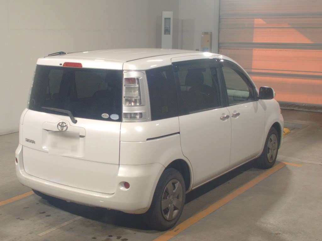 2011 Toyota Sienta NCP81G[1]