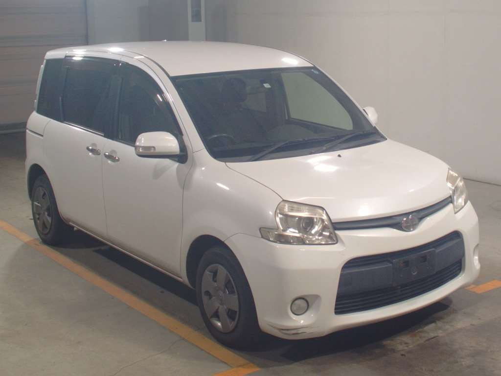 2011 Toyota Sienta NCP81G[2]