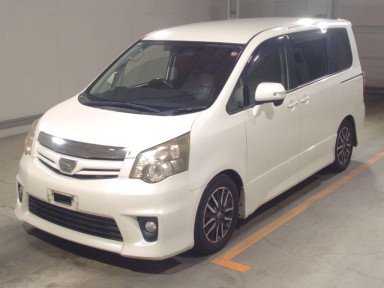 2010 Toyota Noah