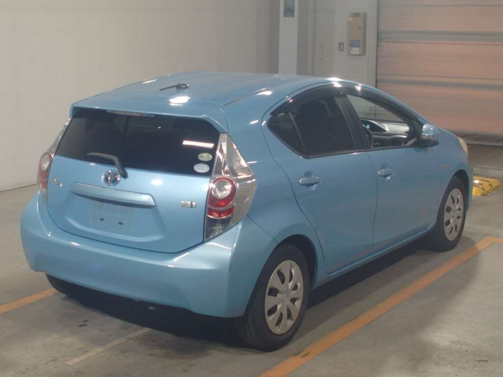 2012 Toyota Aqua NHP10[1]