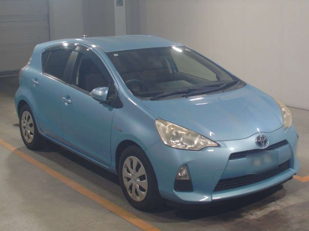 2012 Toyota Aqua NHP10[2]