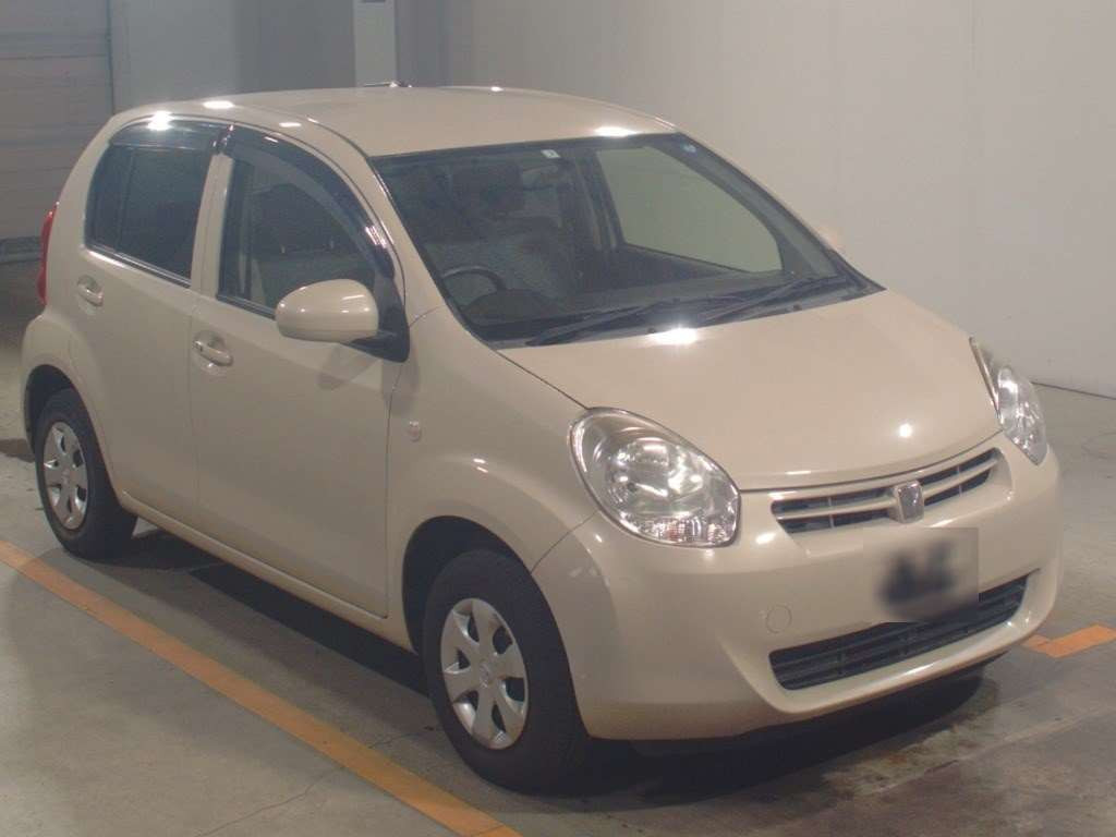 2013 Toyota Passo KGC30[2]