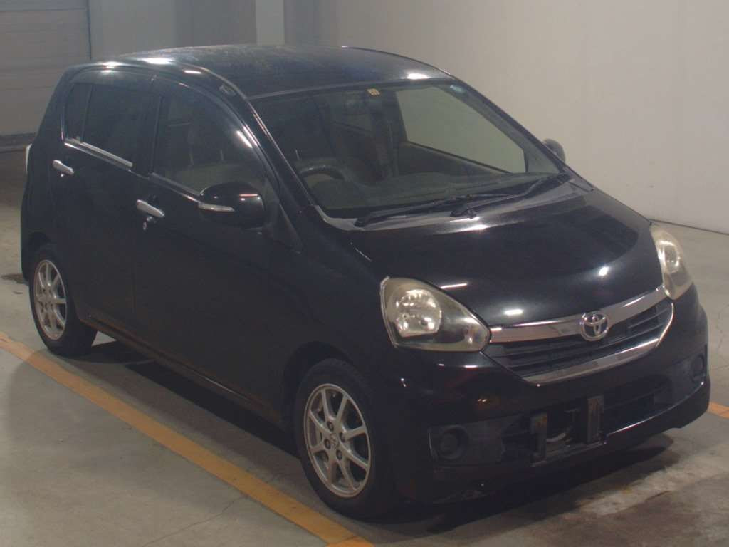 2013 Toyota Pixis Epoch LA300A[2]