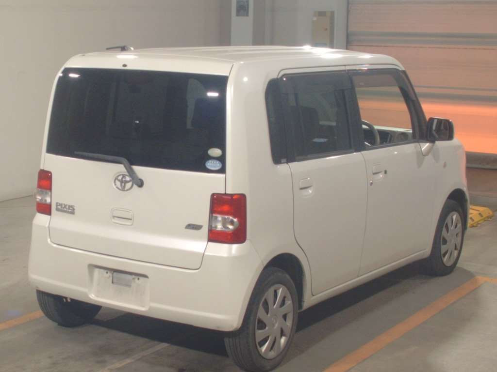 2011 Toyota Pixis Space L575A[1]