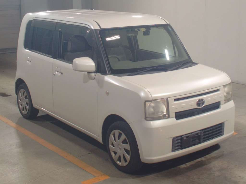 2011 Toyota Pixis Space L575A[2]