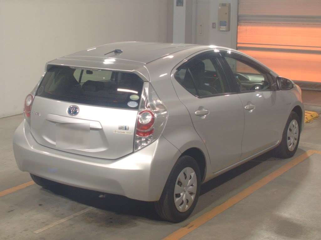 2012 Toyota Aqua NHP10[1]